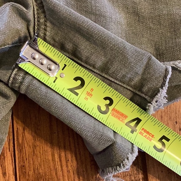 American Eagle High Rise Shortie Super Stretch green denim shorts. Women’s 6 - Picture 5 of 10